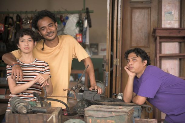 Rekomendasi film Indonesia terbaru dan film dari cerita novel yang menarik untuk ditonton.