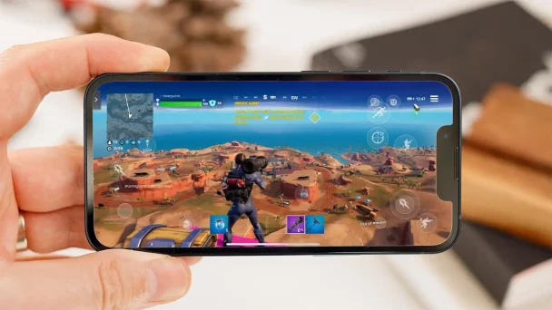game Fortnite sebagai game battle royale terbaik ini kini kembali ke iOS.