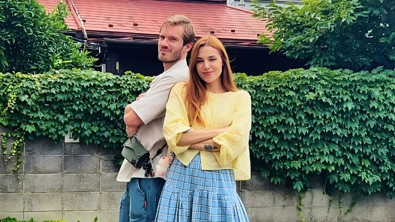PewDiePie bersama istrinya umumkan akhiri vlog keluarga (family vlog) untuk lindungi privasi anak